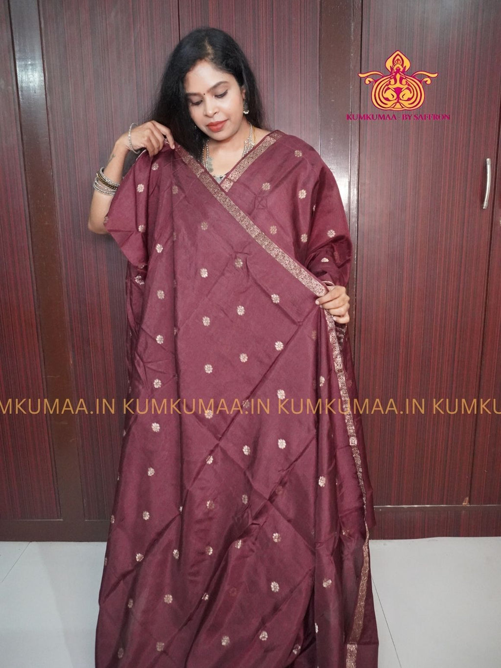 VISCOSE SAREE -BROWN SAREE WITH GOLD WEAVING - PARTY WEAR - EXCLUSIVE KUMKUMAA COLLECTION-FLOWY MATERIAL- CHIC AND GORGEOUS