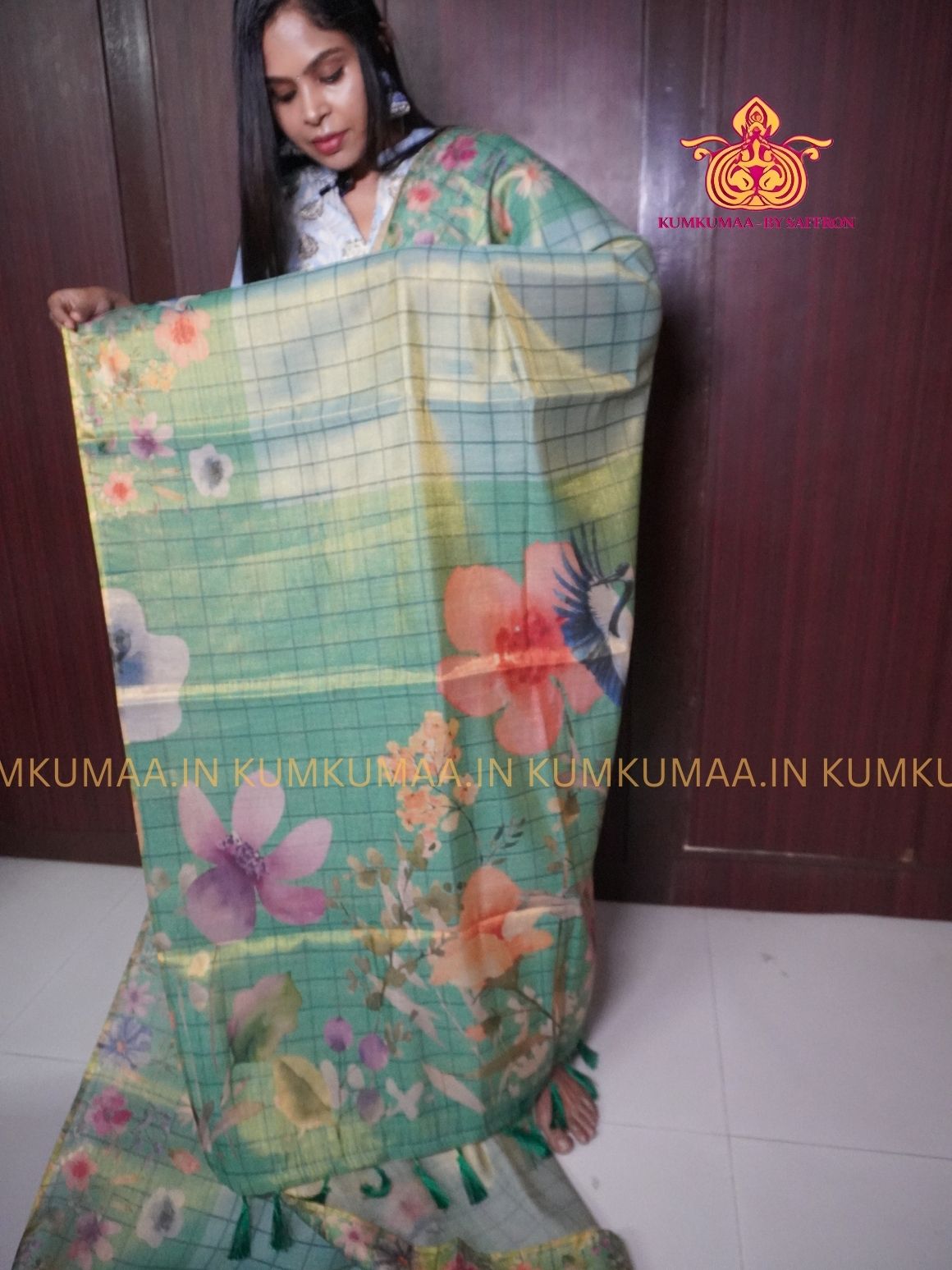 SOFT TISSUE - GREEN COLOUR WITH BLOUSE - TISSUE WEAVING - SHINE TISSUE WITH FLORAL DESIGN -KUMKUMAA EXCLUSIVE