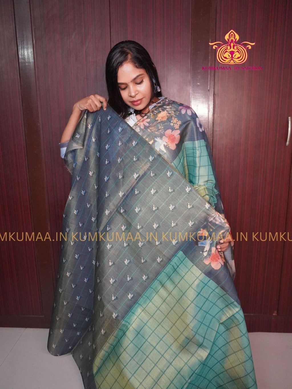 SOFT TISSUE - GREEN COLOUR WITH BLOUSE - TISSUE WEAVING - SHINE TISSUE WITH FLORAL DESIGN -KUMKUMAA EXCLUSIVE