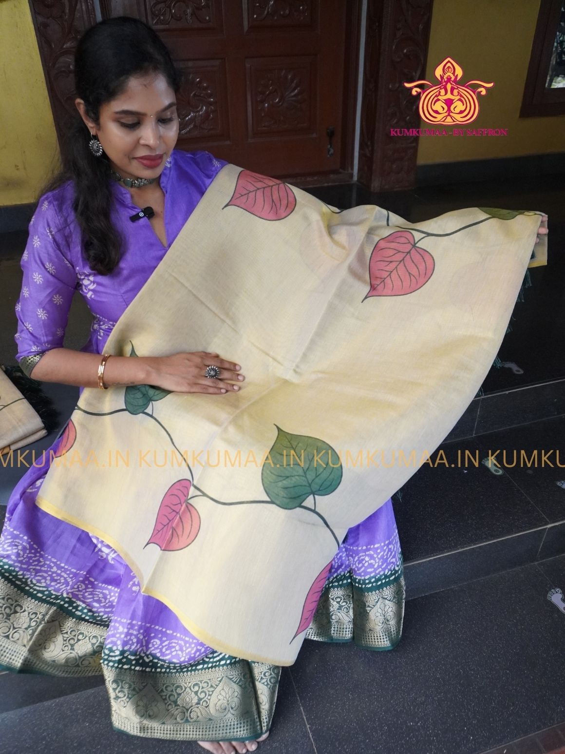 SOFT TISSUE - MILD GOLD WITH RED AND GREEN COLOUR WITH BLOUSE - TISSUE WEAVING - KERALA TISSUE WITH CREEPER DESIGN - PRINTED BLOUSE-KUMKUMAA EXCLUSIVE