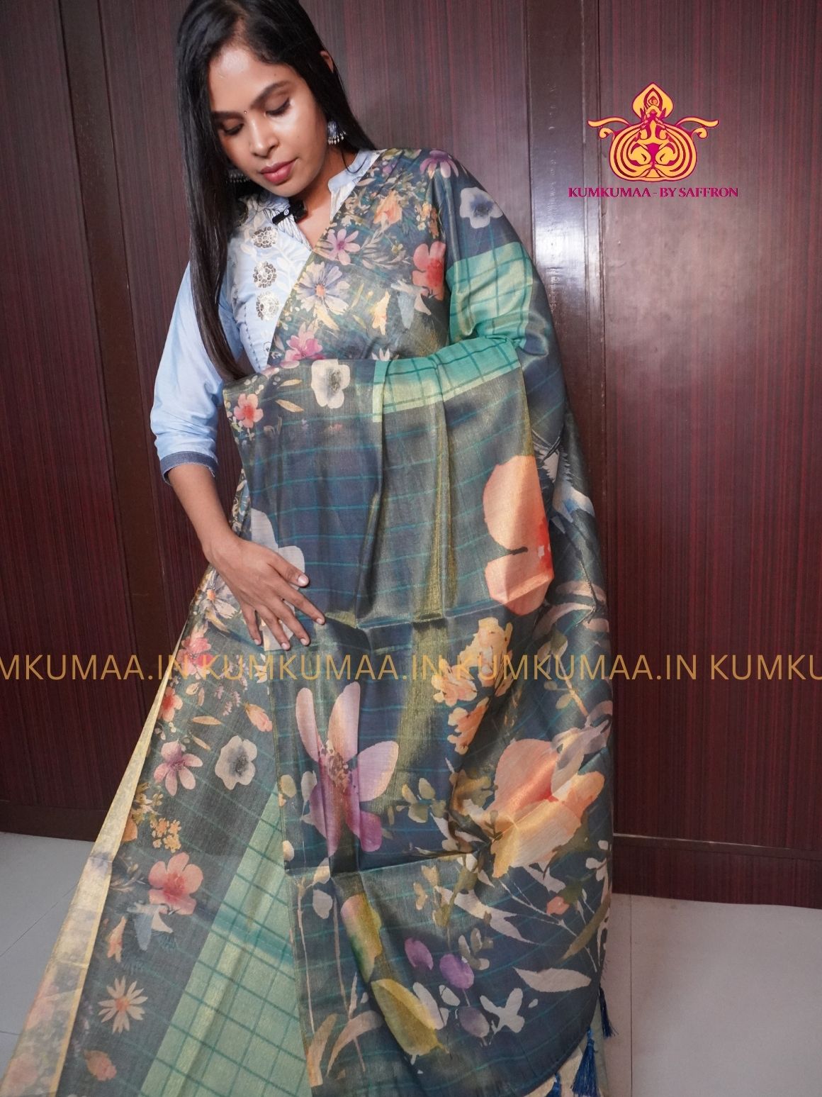SOFT TISSUE - LIGHT GREEN WITH DARK GREEN COLOUR WITH BLOUSE - TISSUE WEAVING - SHINE TISSUE WITH FLORAL DESIGN -KUMKUMAA EXCLUSIVE