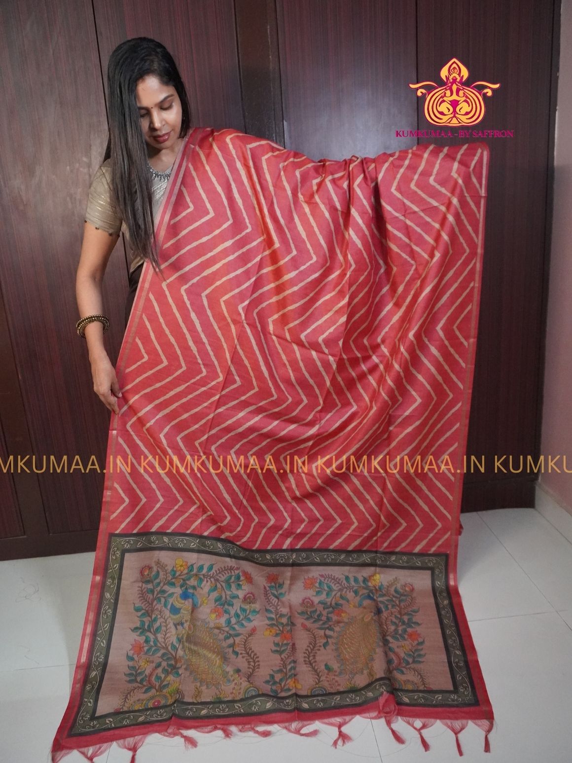 TUSSAR SILK - RED COLOUR ZIG ZAG DESIGN SAREE- MEHANDI DESIGN PALLU - LATEST COLLECTION - KUMKUMAA BY SAFFRON - UNIQUE DESIGN
