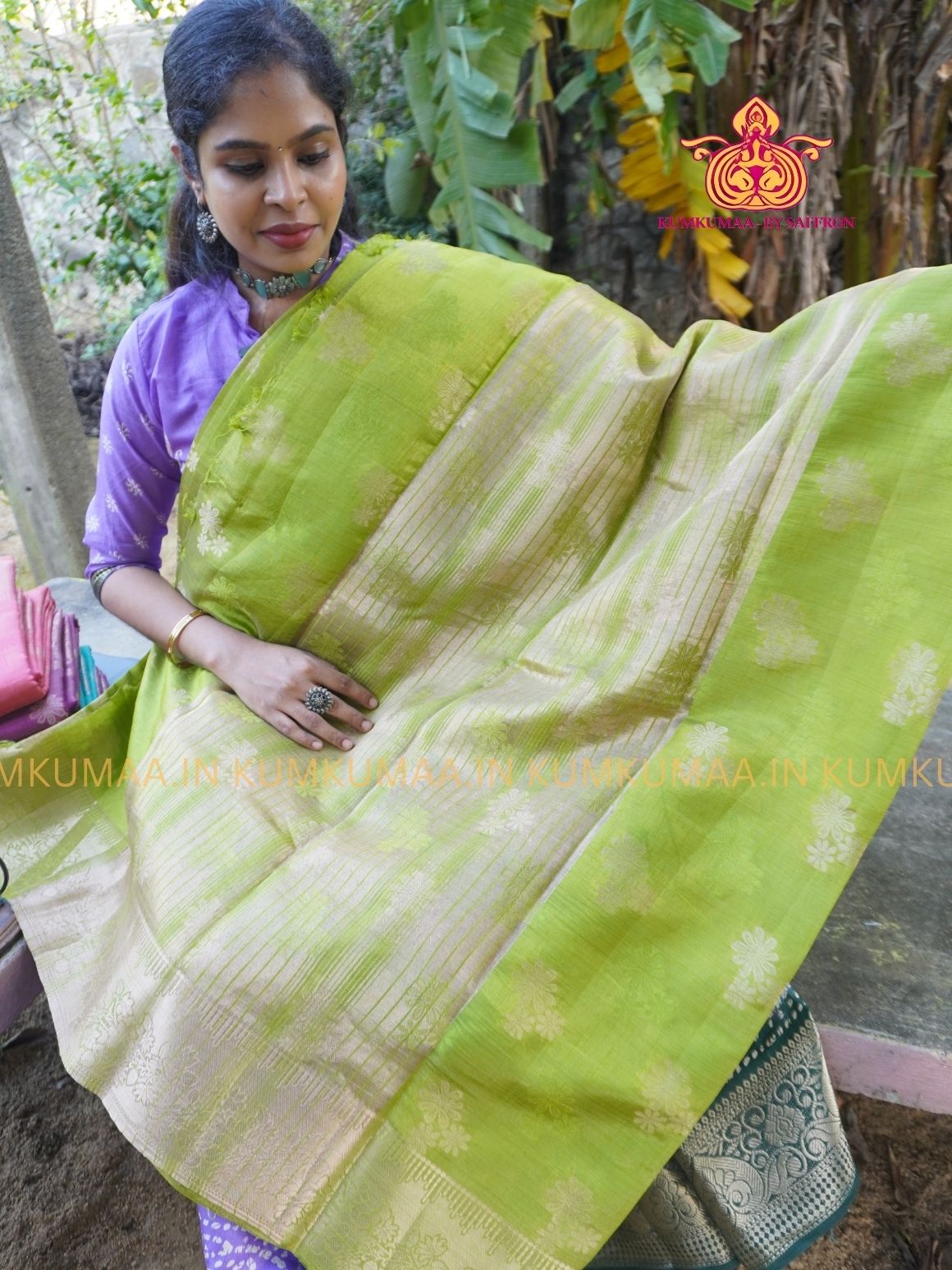RAW SILK SAREE - LIGHT GREEN SAREE WITH FLORAL DESIGN - ETHNIC WEAR - EXCLUSIVE KUMKUMAA COLLECTION- RAW SILK MATERIAL -FESTIVE