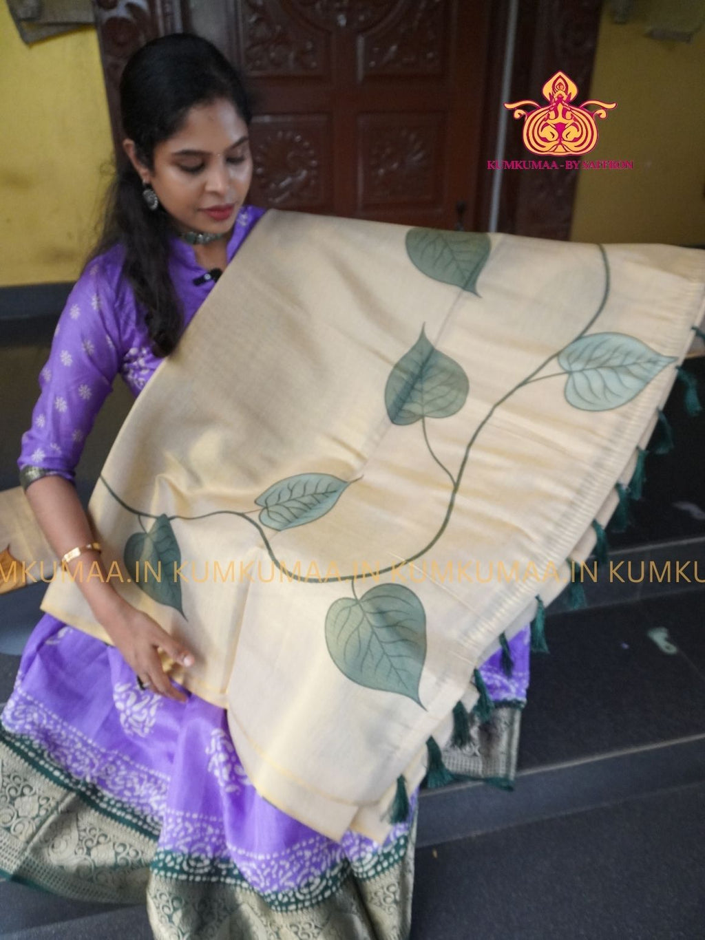 SOFT TISSUE - MILD GOLD WITH GREEN COLOUR WITH BLOUSE - TISSUE WEAVING - KERALA TISSUE WITH CREEPER DESIGN - PRINTED BLOUSE-KUMKUMAA EXCLUSIVE