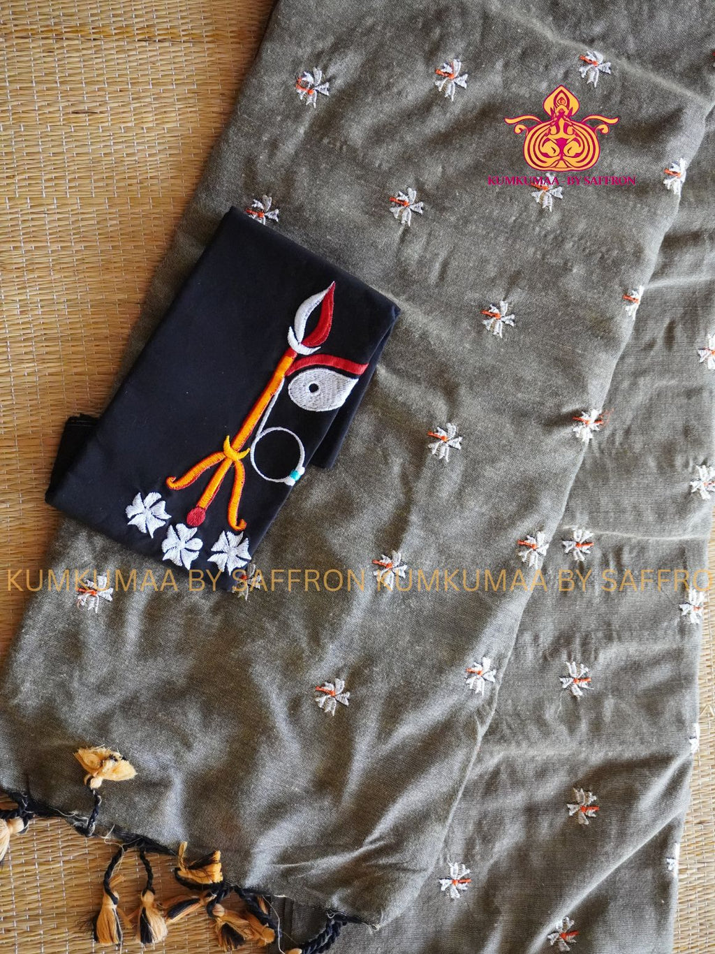 KATHI COTTON-GREY SAREE WITH WHITE FLORAL EMBROIDERY- EXTRA BLOUSE WITH EMBROIDERY DESIGN - Kumkumaa Exclusive SOFT KADHI COTTON - FANCY COMFORT