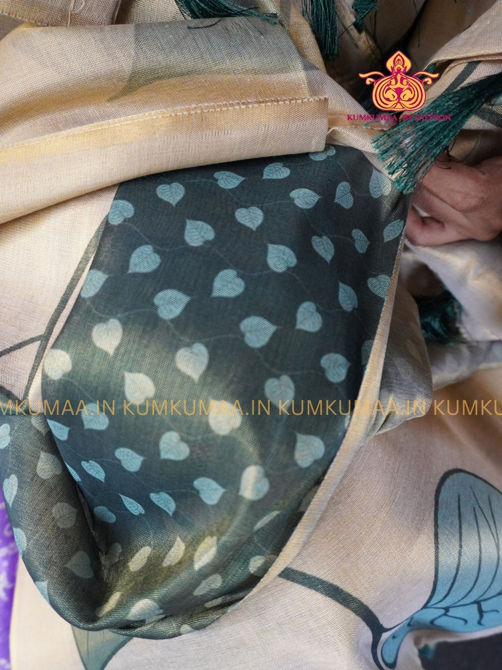 SOFT TISSUE - MILD GOLD WITH GREEN COLOUR WITH BLOUSE - TISSUE WEAVING - KERALA TISSUE WITH CREEPER DESIGN - PRINTED BLOUSE-KUMKUMAA EXCLUSIVE